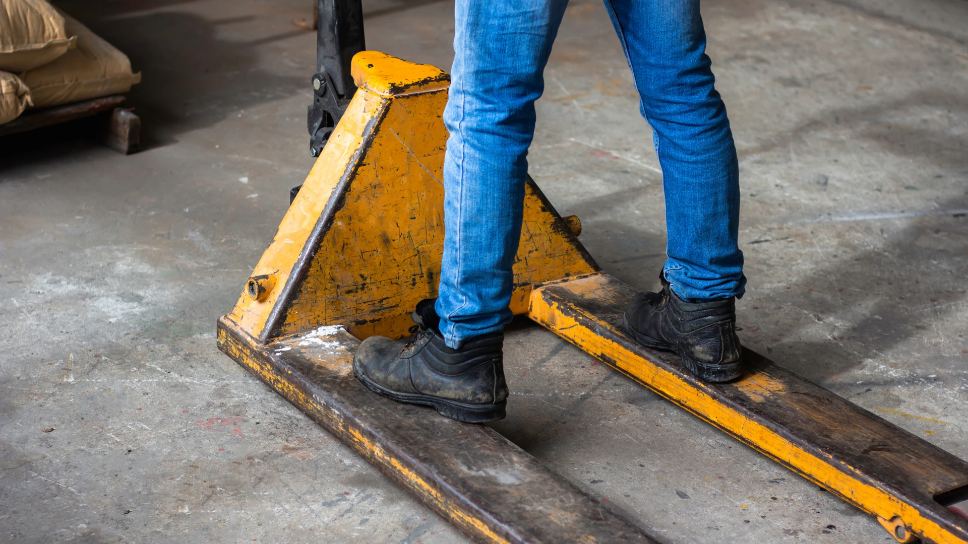 safety shoes supplier in uae